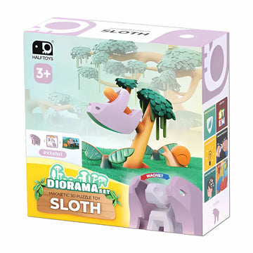 The Halftoys Diorama - Sloth by Halftoys comes in a vibrant box with a sloth-in-tree illustration and 3+ age icon, ideal for creative, educational play for young sloth fans.