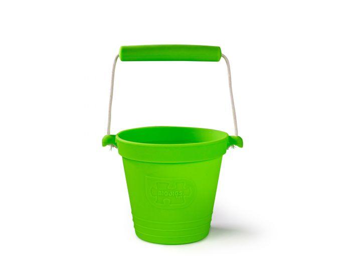 Green kids' play bucket